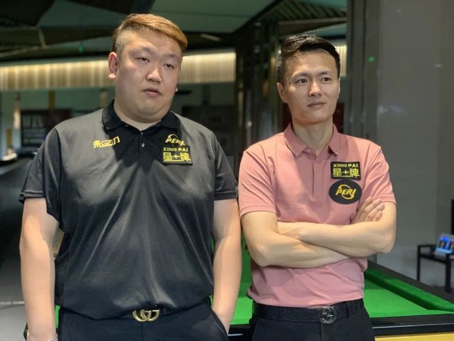 舞台为两支 舞台为两支