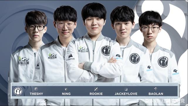 本赛季德甲使用球员人数排行:霍村34人最多,药厂23人最少.