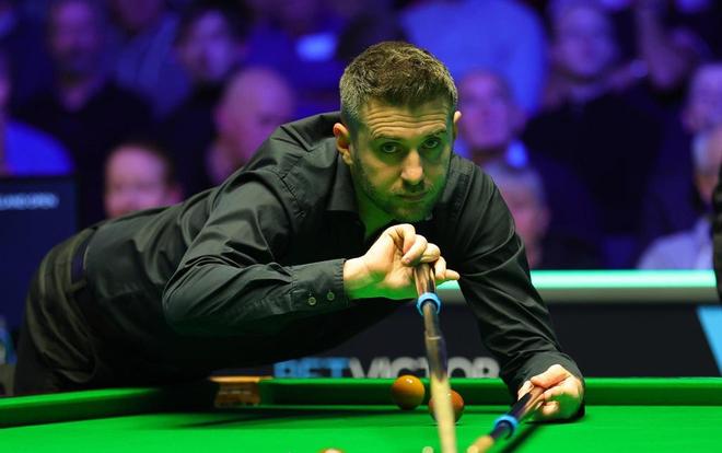 本赛季德甲使用球员人数排行:霍村34人最多,药厂23人最少.