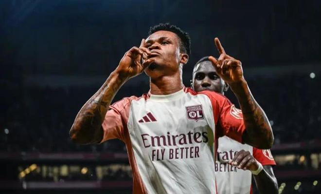 中国队在亚冬会频创历史,热带国家首次夺金.