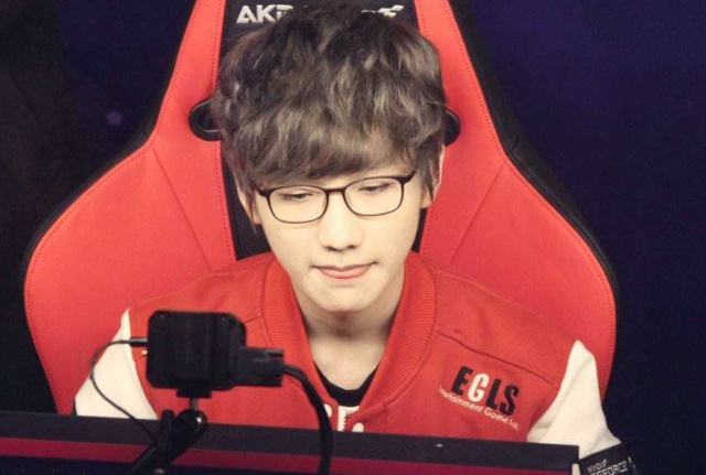 球迷们不但 球迷们不但